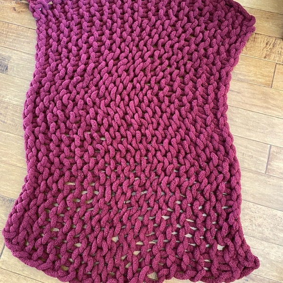 Handmade Chunky Throw Blanket 50”x40” 5 Colors. - Picture 5 of 11